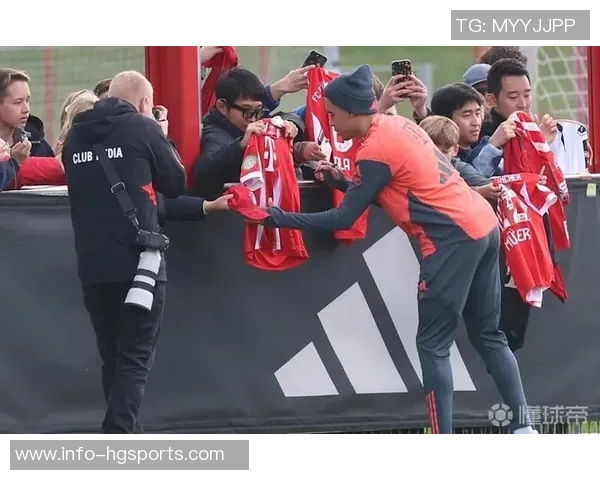 拜仁训练人数不足仅四名一线队员参与三名为门将情况堪忧