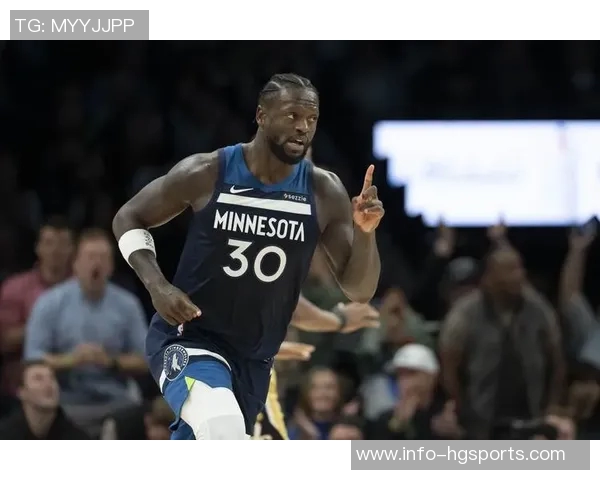 兰德尔表现出色13投7中砍下19分7篮板三分球命中率高达75 兰德尔表现出色13投7中砍下19分7篮板三分球命中率高达75