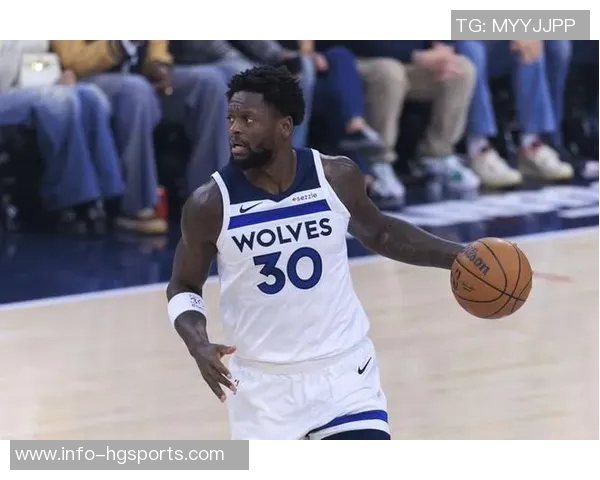 兰德尔上半场表现稳定11投6中贡献14分4篮板1助攻1抢断